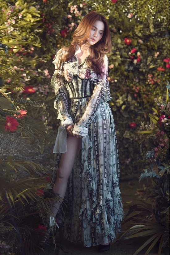 Ngọc Trinh hóa công chúa trong rừng